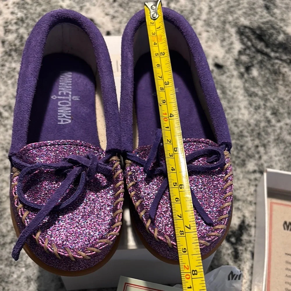 Minnetonka Sparkling girls Purple Moccasins. New